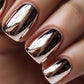 Glamoureuze metallic spiegelende nagellak uit 2026
