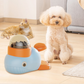Honden en katten spelen met snoepjes en delen speelgoed uit